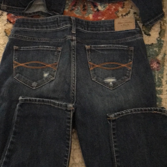 Abercrombie & Fitch - Picture 3 of 3